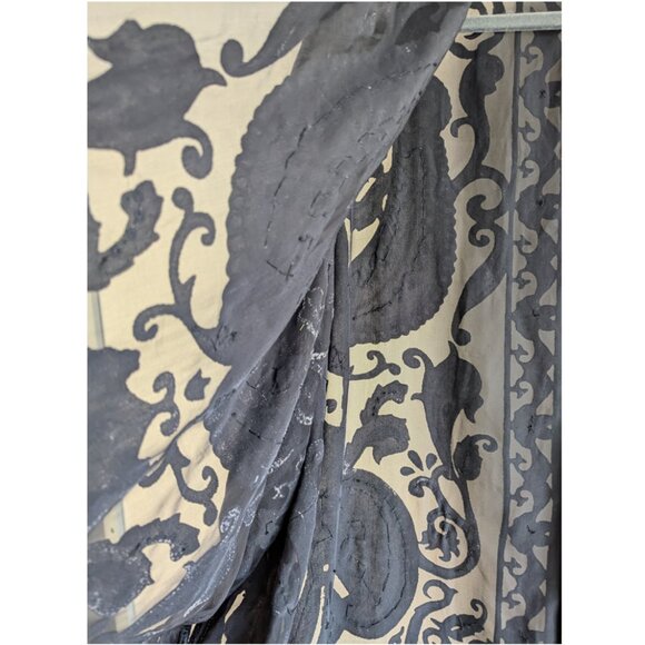 Beautiful beaded velvet burout shawl cape - Picture 4 of 10